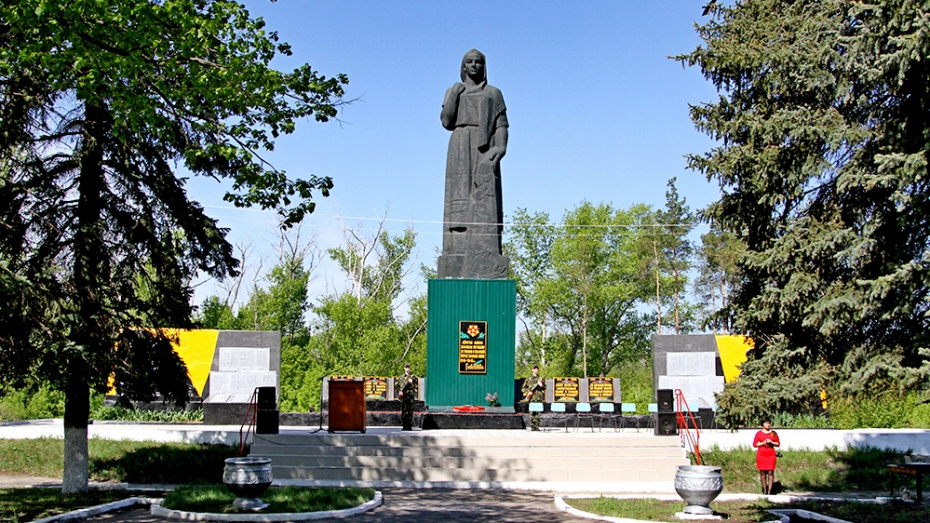 В Новохоперском районе активисты отремонтируют мемориал Родина мать